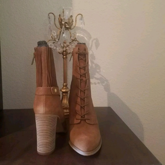 Michael kors booties - Picture 3 of 8
